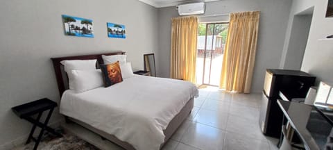 Bed, TV and multimedia, Bedroom, air conditioner