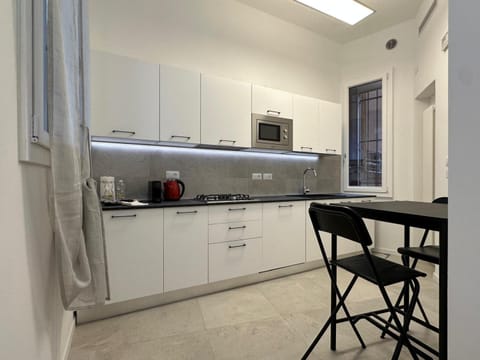 Coffee/tea facilities, Kitchen or kitchenette, microwave, stove