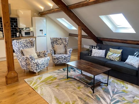 Windows over Stroud - 2BR Penthouse in Historic Building Apartment in Stroud