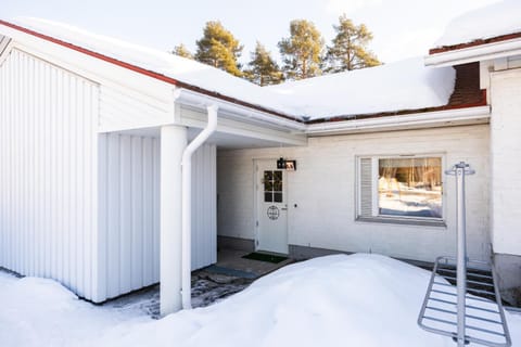 Property building, Day, Winter