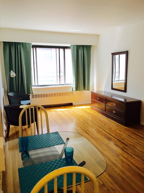 Bed, Photo of the whole room, Seating area, Bedroom