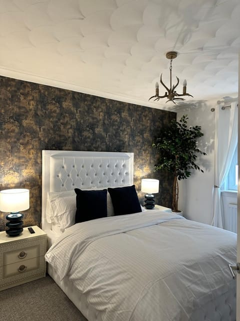 3 double bedroom spacious flat Apartment in England