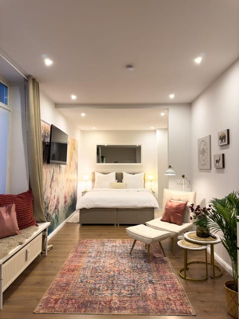 Bed, Living room, Photo of the whole room, Bedroom
