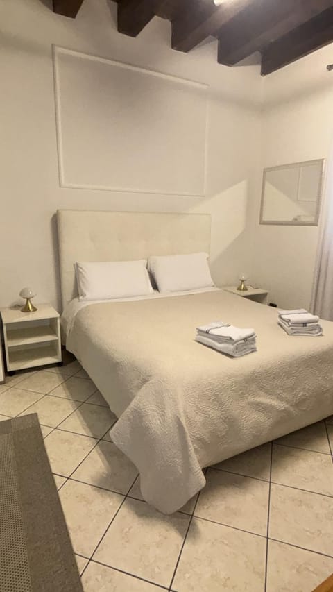 Monolocale Piazza Isolo Apartment in Verona