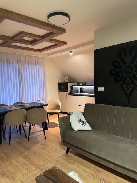 Kitchen or kitchenette, Living room, Seating area, Dining area