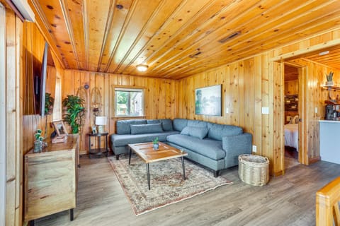 Hike, Ski, Ice Fish and Explore Lodi Lake Escape! House in Lake Wisconsin