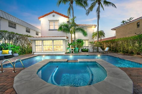 1926 Mediterranean Home with Heated Pool Sleeps 12 House in Lake Park