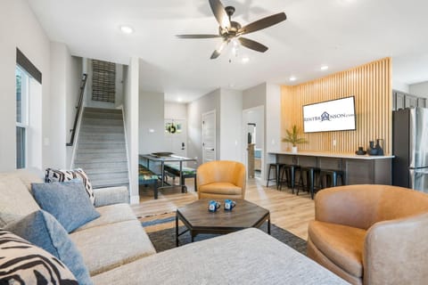 Table Rock Lake Views, Free Daily Attraction Tickets, Cmty Amenities w Pools House in Kimberling City