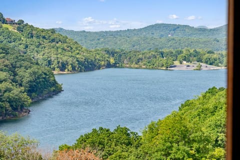 Table Rock Lake Views, Free Daily Attraction Tickets, Cmty Amenities w Pools House in Kimberling City