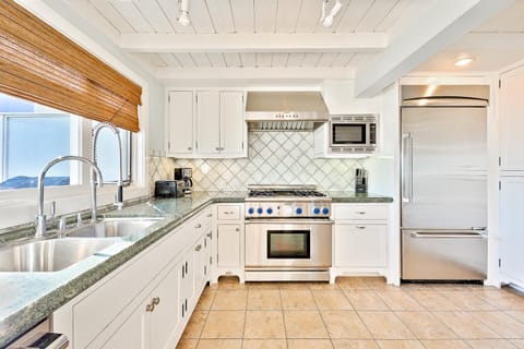 Tommy Bahama Beach Rd I House in Capistrano Beach