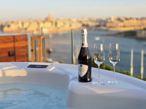 City view, Swimming pool