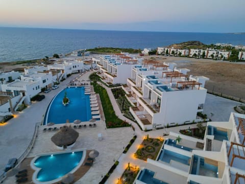 Property building, Natural landscape, Bird's eye view, Pool view, Sea view, Swimming pool