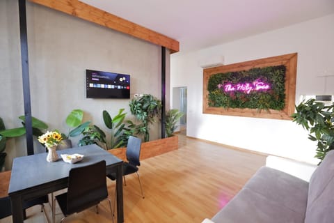 TV and multimedia, Seating area, Evening entertainment