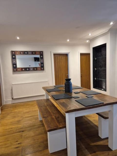 Top Floor Penthouse suite Near NEC BHX HS2 Apartment in Metropolitan Borough of Solihull