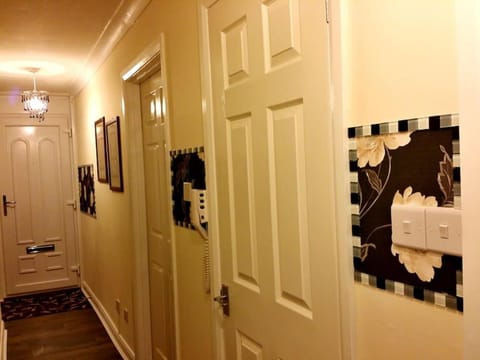 3 bedroom apt - Free parking & WiFi 350mbps Apartment in Glasgow