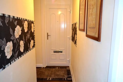 3 bedroom apt - Free parking & WiFi 350mbps Apartment in Glasgow