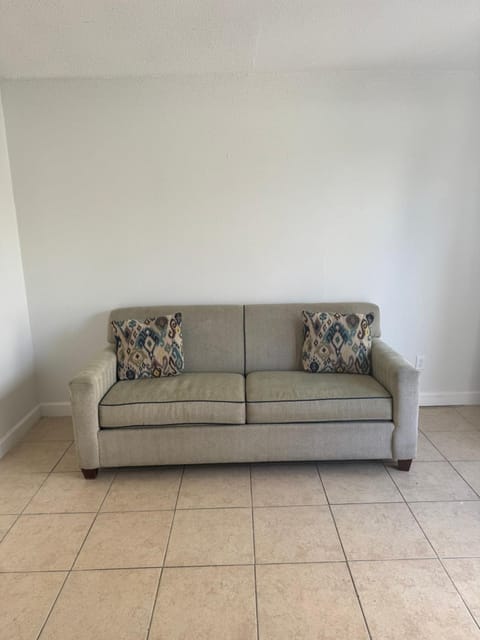 Cozy 2-Bedroom Apartment in Harvey