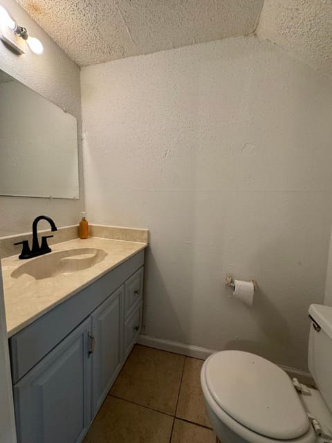 Cozy 2-Bedroom Apartment in Harvey