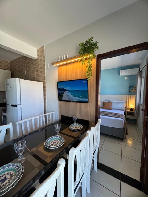 Kitchen or kitchenette, Dining area, Bedroom