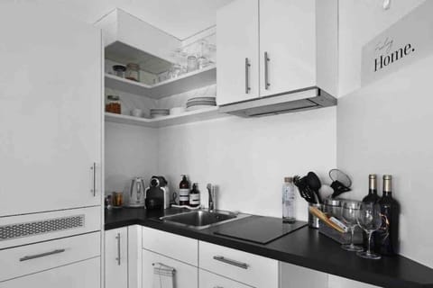 modern lakeside flat with pool access - 80m2 Apartment in Canton of Zurich