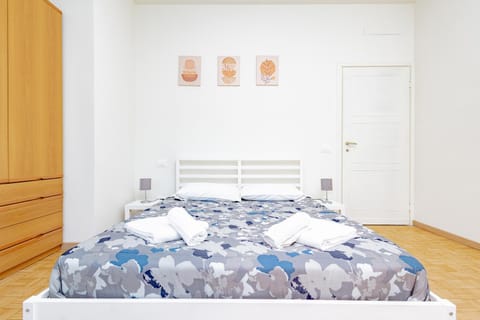 Bed, Photo of the whole room, Bedroom, wardrobe