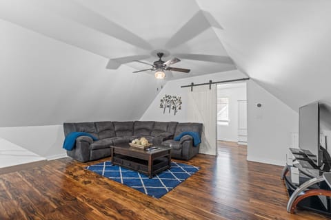 Living room, Seating area, furniture