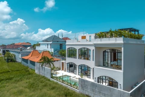 Le Mansion - Luxury 4 Bedroom Villa In Seseh Villa in Kediri