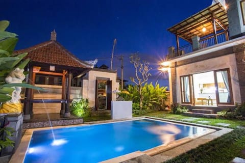 Property building, Patio, Garden, Garden view, Pool view, Swimming pool, Swimming pool, sunbed