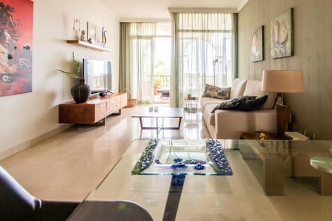 TV and multimedia, Living room, Seating area, internet, air conditioner