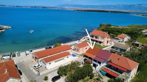 Property building, Day, Natural landscape, Bird's eye view, Sea view, Location