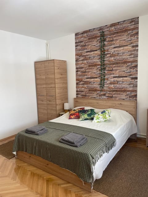 Под старой лозой Apartment hotel in Novi Sad