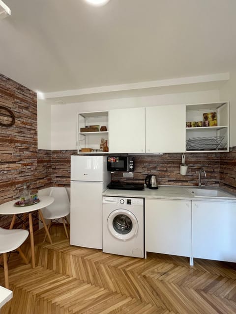 Под старой лозой Apartment hotel in Novi Sad