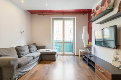 Communal lounge/ TV room, TV and multimedia, Living room, Seating area, Evening entertainment