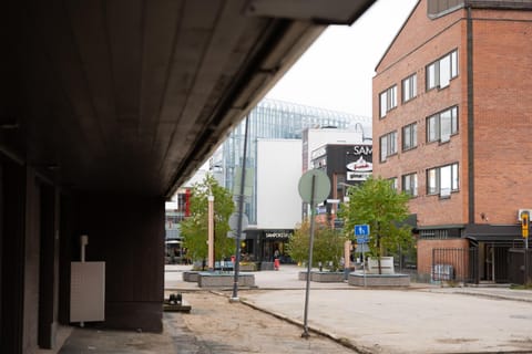 Property building, Neighbourhood