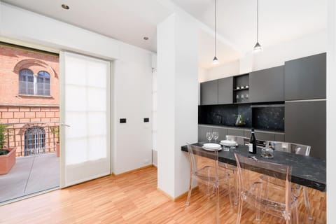 Kitchen or kitchenette, Dining area, stove
