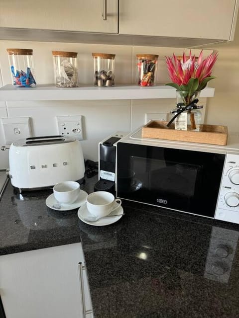 Coffee/tea facilities, Kitchen or kitchenette, toaster