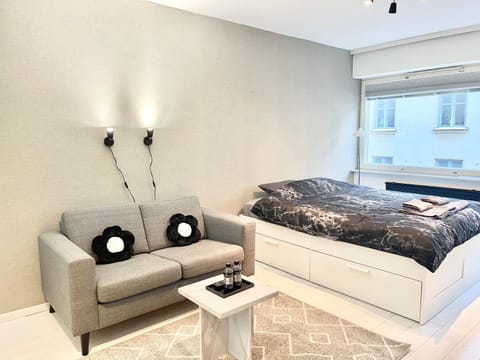 Bed, Living room, Seating area, Bedroom