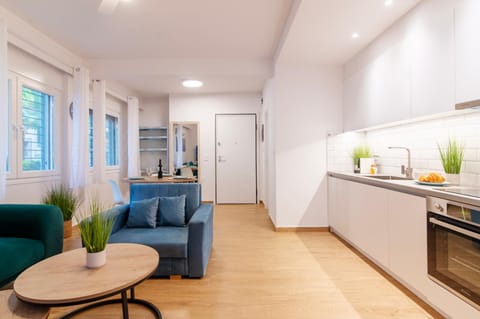 Kitchen or kitchenette, Living room, Seating area, Dining area