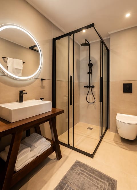 Shower, Toilet, Bathroom, towels