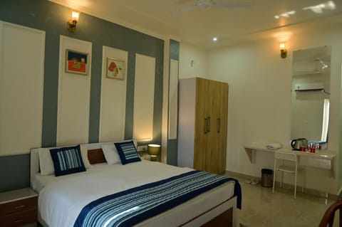 Photo of the whole room, Bedroom, Non alcoholic drinks, Non alcoholic drinks