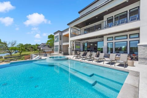 Lone Star Landing with Concierge Services House in Kingsland