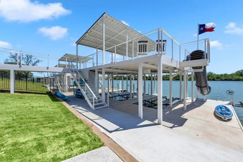 Lone Star Landing with Concierge Services House in Kingsland