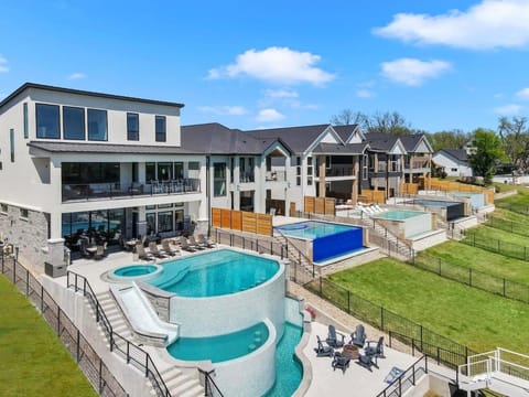 Lone Star Landing with Concierge Services House in Kingsland