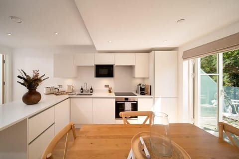 Clifftop Watch, River View and Balcony, 1 BR, Parking, Beach 10 min walk House in West Somerset District