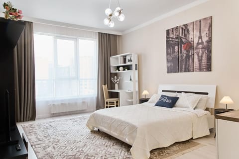 Bed, TV and multimedia, Photo of the whole room, Bedroom