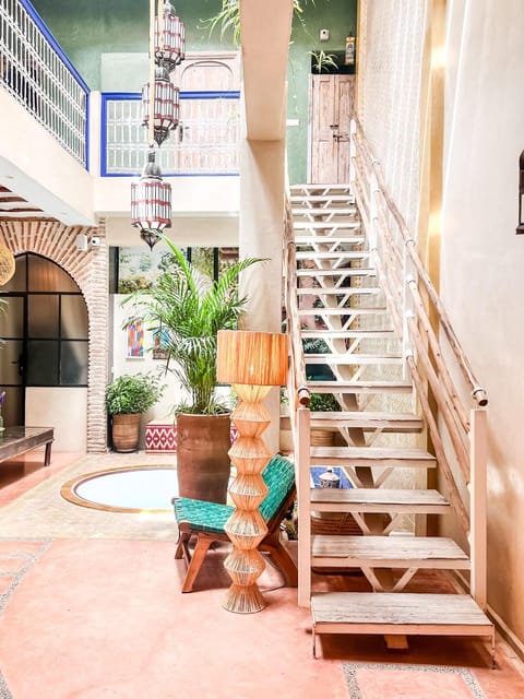 Property building, Patio, Restaurant/places to eat, Facade/entrance, Swimming pool, Breakfast, Inner courtyard view