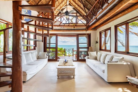 Natural landscape, Bird's eye view, Coffee/tea facilities, Living room, Seating area, Beach, Sea view, Area and facilities, Sunrise, group of guests, Family