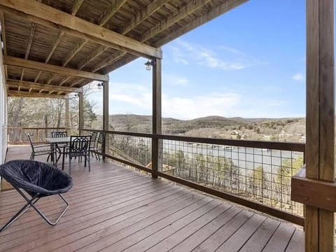 Balcony/Terrace, Dining area, Lake view