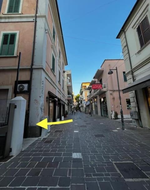 Day, Neighbourhood, City view, Street view, Location