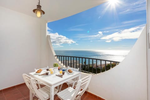 Day, Natural landscape, View (from property/room), Balcony/Terrace, Balcony/Terrace, Food and drinks, Dining area, Food, Sea view